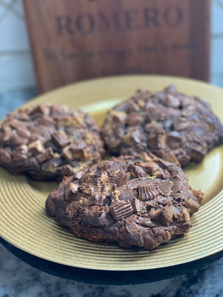THE BIG CHOCOLATE PEANUT BUTTER CUP COOKIE
